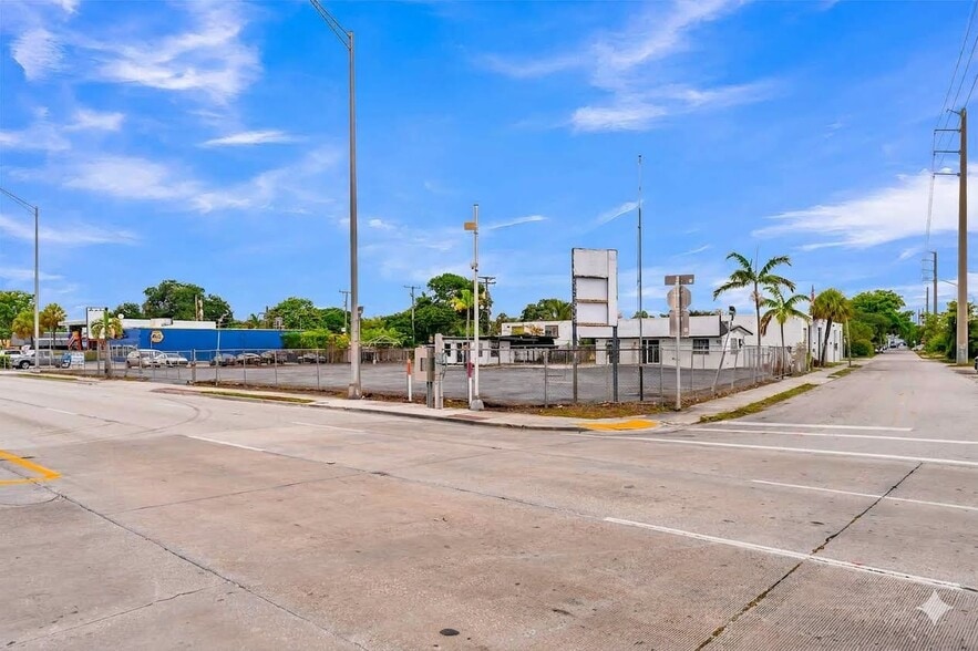 201-203 W State Road 84, Fort Lauderdale, FL for lease - Building Photo - Image 2 of 10