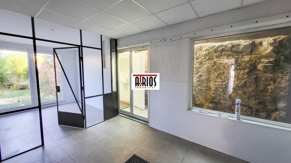 Retail in La Seyne Sur Mer for lease - Interior Photo - Image 3 of 7