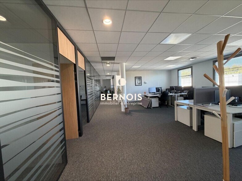 Office in La Seyne Sur Mer for lease - Interior Photo - Image 3 of 6