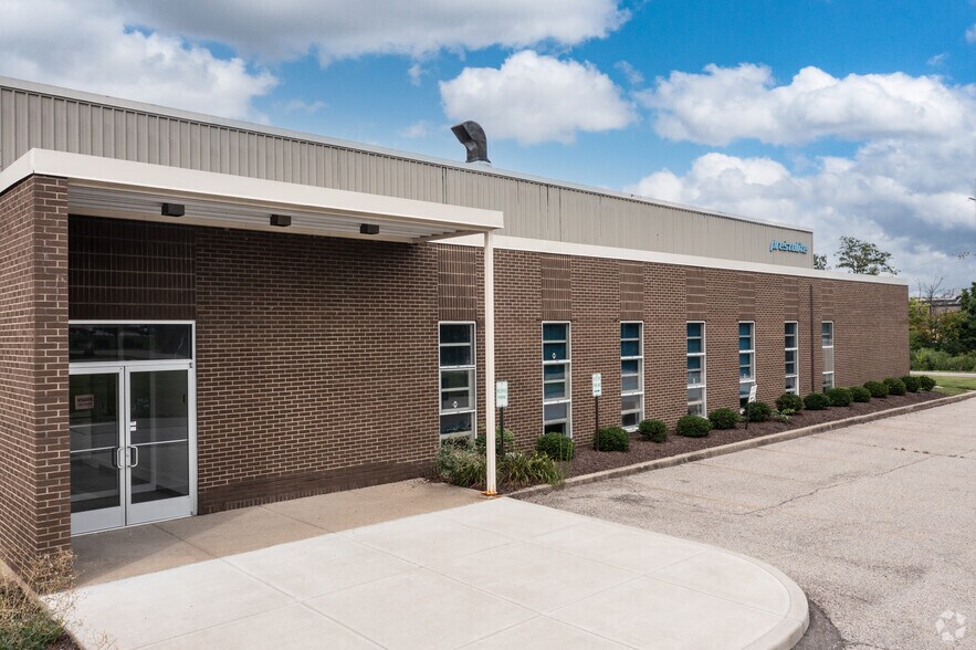 7585-7587 Empire Dr, Florence, KY for lease - Building Photo - Image 3 of 4