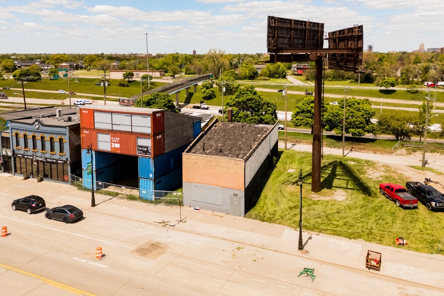 2424 Michigan Ave, Detroit, MI à vendre - Photo du bâtiment - Image 2 de 7