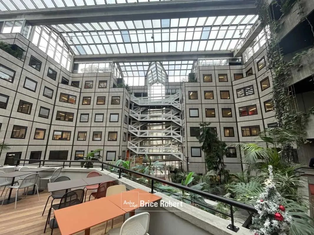 Office in Villeurbanne for lease Building Photo- Image 1 of 4