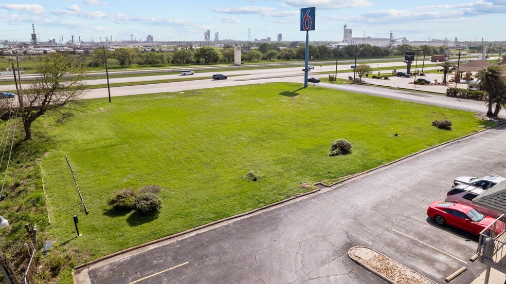 1000 Highway 332, Clute, TX for sale - Aerial - Image 3 of 12