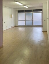 Retail in Santa Coloma de Gramenet, Barcelona for lease Interior Photo- Image 2 of 6