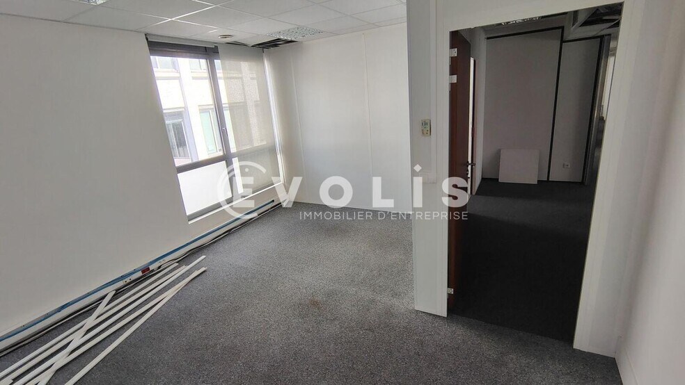 Office in Montreuil for lease - Interior Photo - Image 3 of 9