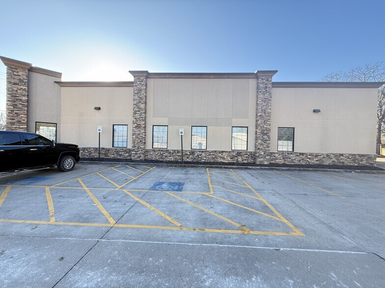 2868 W Martin Luther King Blvd, Fayetteville, AR à vendre - Photo du bâtiment - Image 2 de 16
