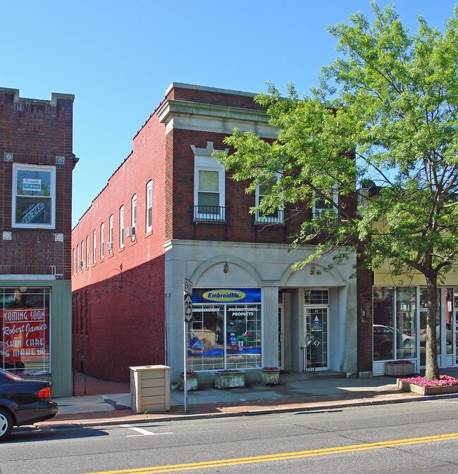More details for 41 E Main St, Riverhead, NY - Retail for Sale