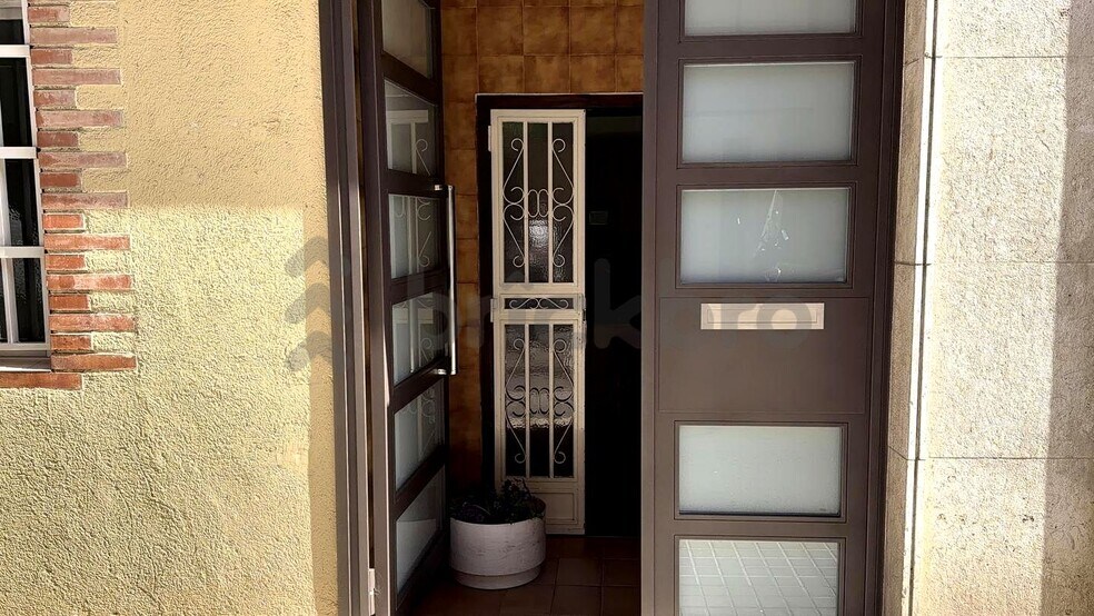 Immeuble residentiel dans Barcelone, Barcelona à vendre - Photo du bâtiment - Image 1 de 6