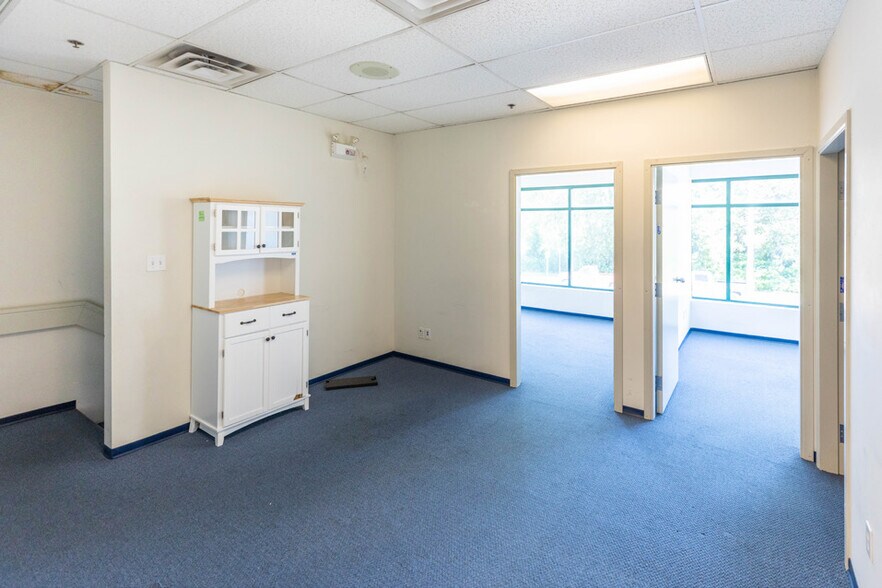 20678 Duncan Way, Langley, BC à louer - Photo du bâtiment - Image 2 de 4