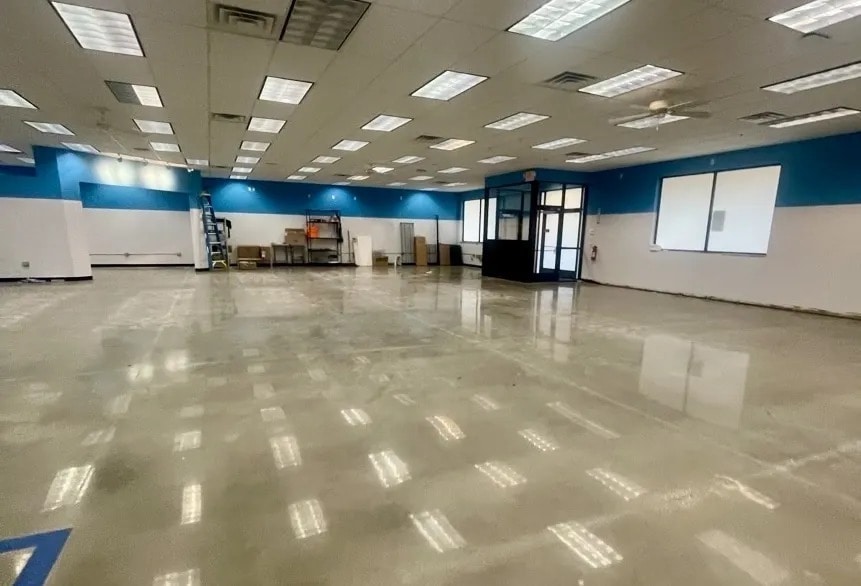 521 W Grand Ave, Haysville, KS for lease - Interior Photo - Image 2 of 3