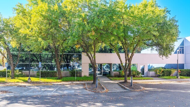 Plus de détails pour 205 Concourse Blvd, Santa Rosa, CA - Industriel à louer