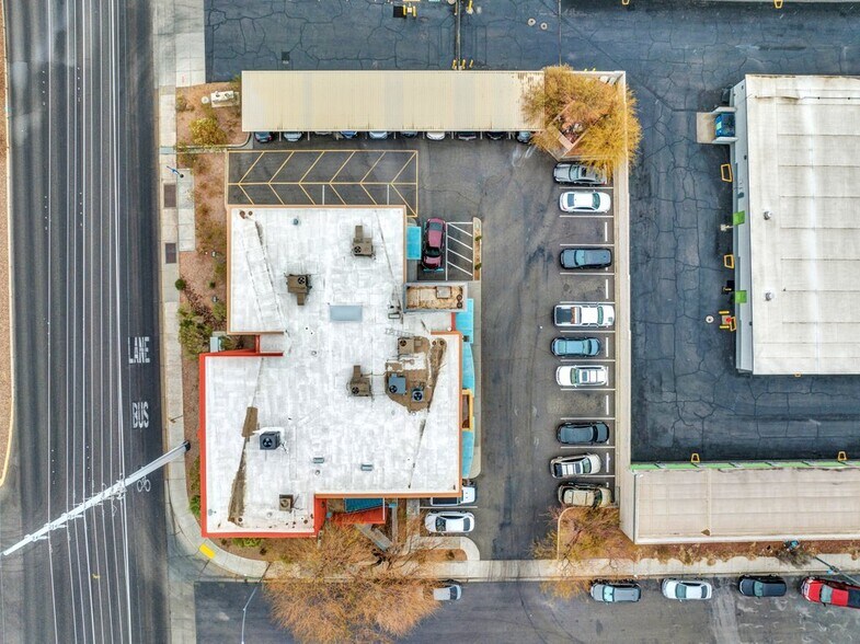 7545 W Sahara Ave, Las Vegas, NV à louer - Photo du bâtiment - Image 3 de 18