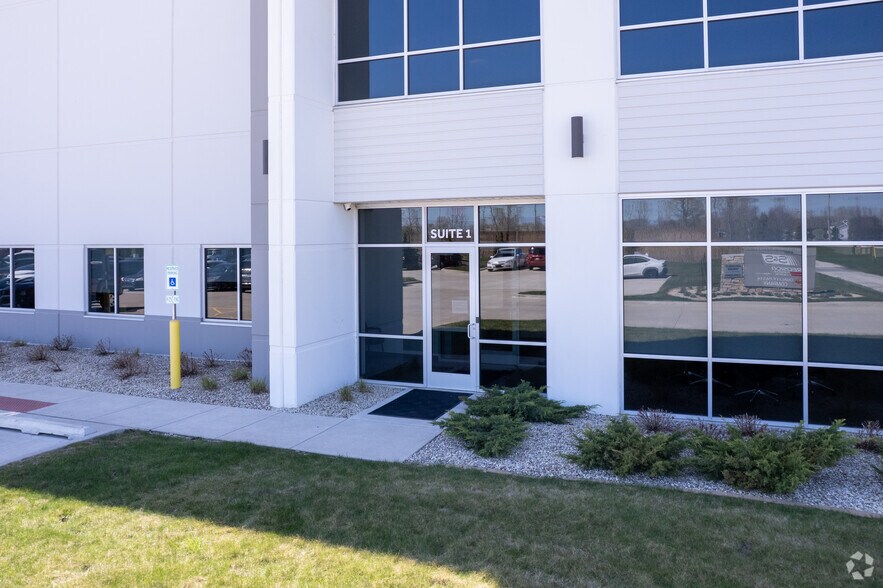 9401 Georgia St, Merrillville, IN à louer - Photo du bâtiment - Image 3 de 6