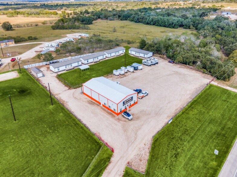 5367 State Highway 97 E, Floresville, TX à vendre - Photo du bâtiment - Image 1 de 8