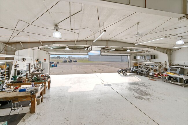 More details for 1893 Airport Rd, Kalispell, MT - Industrial for Sale