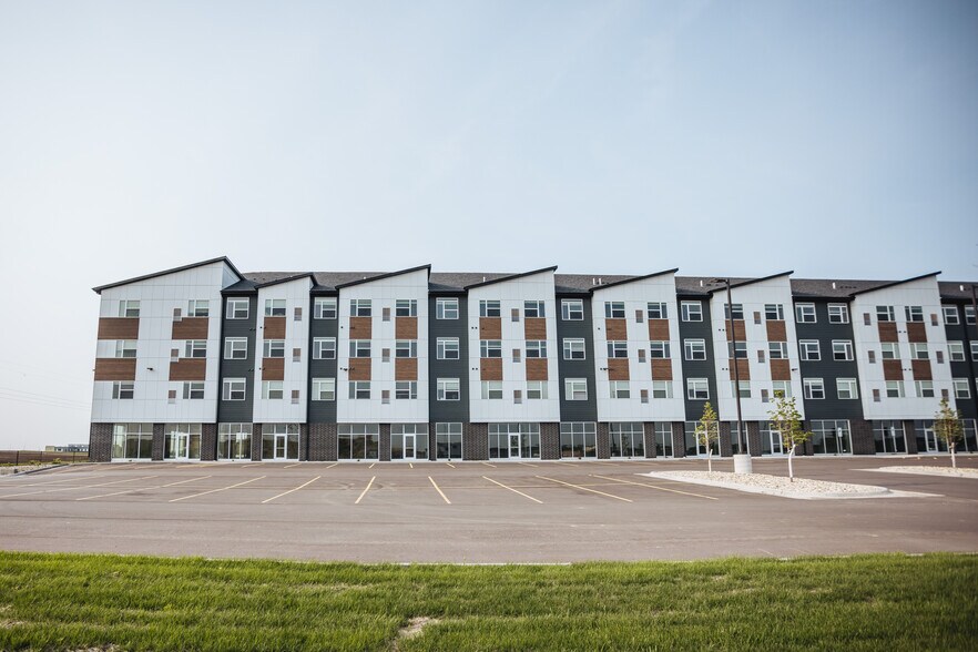 5501 E 18th St, Sioux Falls, SD à louer - Photo du bâtiment - Image 3 de 12