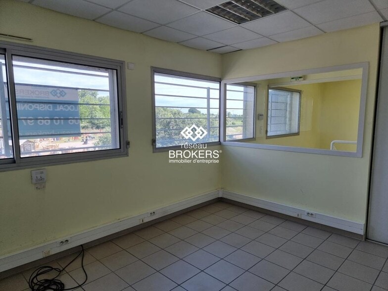 Office in Lunel for lease - Interior Photo - Image 3 of 6