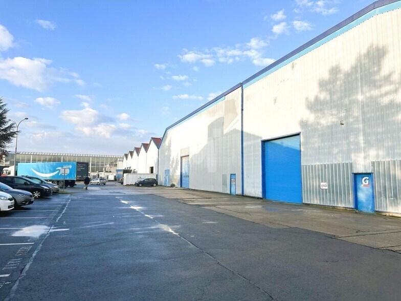 Flex in Corbeil-Essonnes for lease - Building Photo - Image 2 of 17