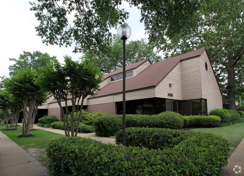 2893 S Mendenhall, Memphis, TN à louer - Photo du bâtiment - Image 2 de 10