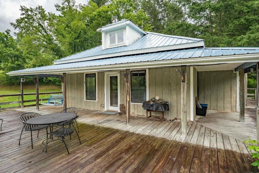 306 Bear Branch rd, Roan Mountain, TN à vendre - Photo du bâtiment - Image 2 de 23