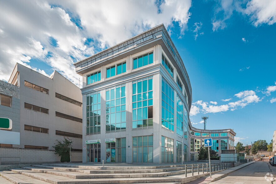 Retail in Pozuelo de Alarcón, Madrid for lease - Building Photo - Image 2 of 4