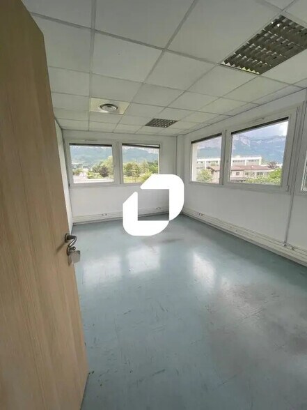 115 Rue Louis Néel, Crolles à louer - Photo intérieure - Image 3 de 13