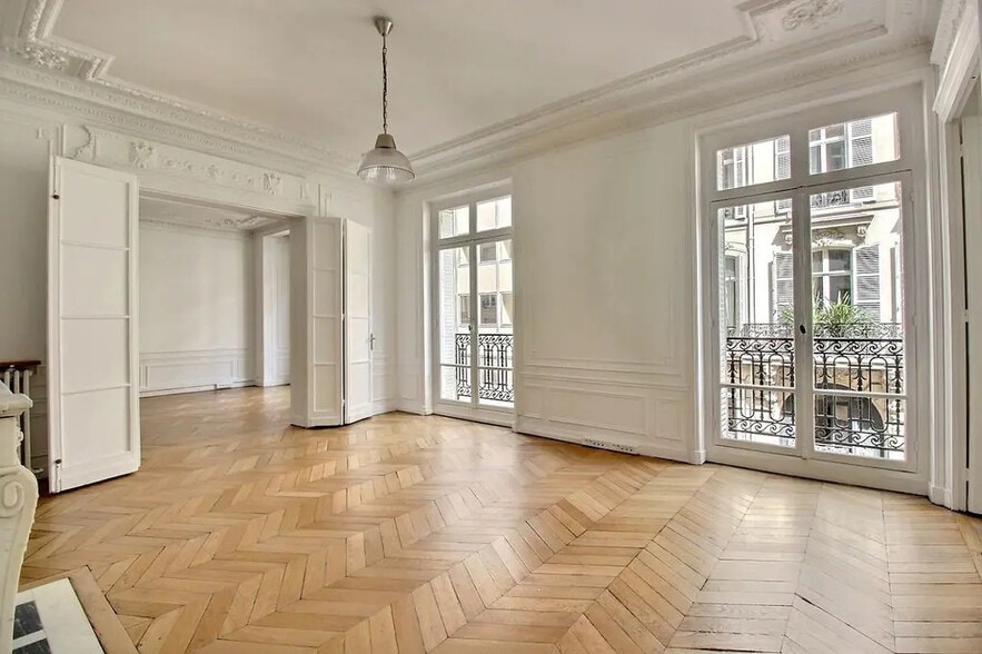 Office in Paris for lease - Interior Photo - Image 1 of 7