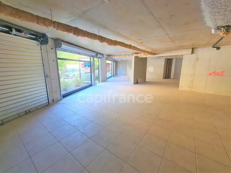 Retail in SAINT-ISIDORE for lease - Interior Photo - Image 2 of 3