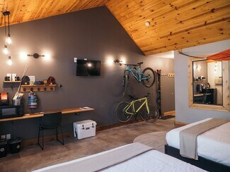 Plus de détails pour 1612 S Mount Shasta Blvd, Mount Shasta, CA - Services hôteliers à vendre