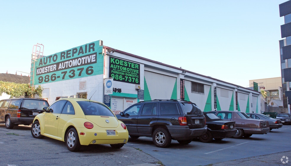 15315 Dickens St, Sherman Oaks, CA for sale - Primary Photo - Image 1 of 3