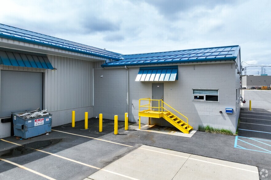 1100 Newark Tpke, Kearny, NJ à louer - Photo du bâtiment - Image 2 de 5