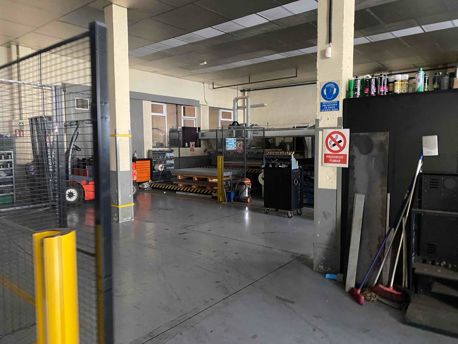 Industrial in Arganda del Rey, Madrid for sale Primary Photo- Image 1 of 23