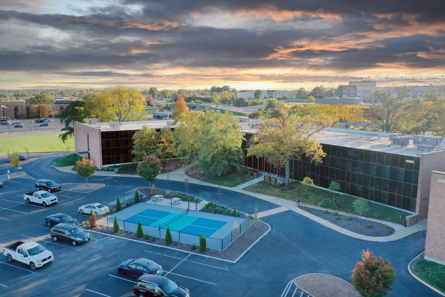 11969-11975 Westline Industrial Dr, Saint Louis, MO for lease - Building Photo - Image 2 of 9