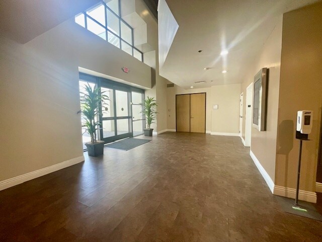 10737 Laurel St, Rancho Cucamonga, CA à louer - Photo du bâtiment - Image 3 de 17