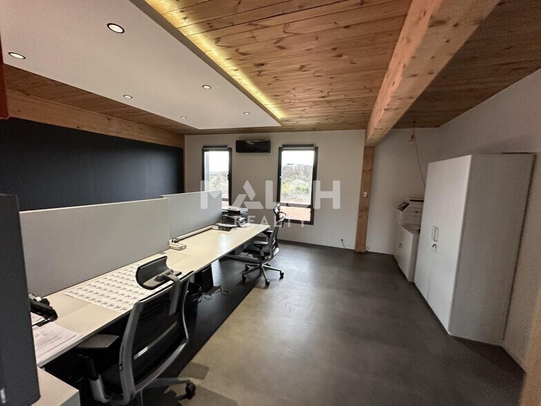 Flex in Chasse-sur-Rhône for lease - Interior Photo - Image 3 of 5