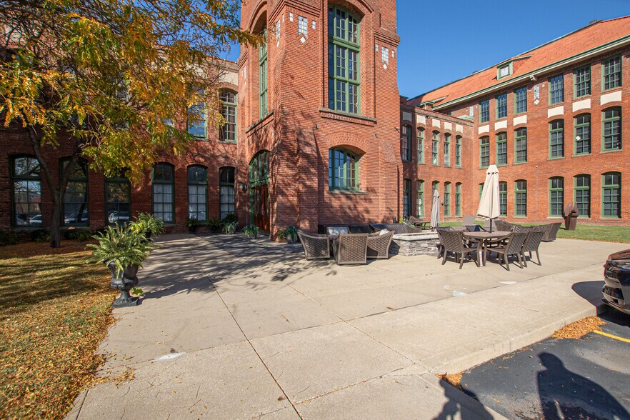 1900-2100 Superior Ave, Cleveland, OH à louer - Photo du bâtiment - Image 2 de 15