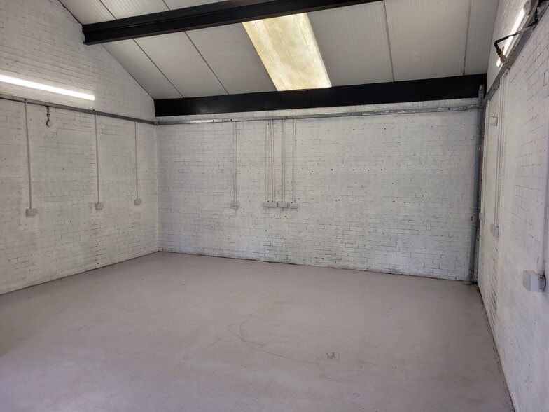 106 Barloch St, Glasgow for lease - Building Photo - Image 3 of 3