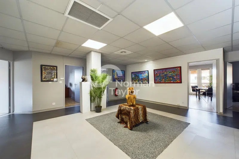Office in Montpellier for sale Interior Photo- Image 1 of 12