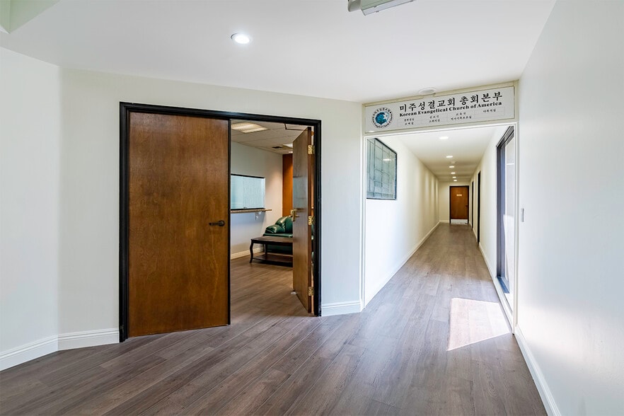 1500 Crenshaw Blvd, Torrance, CA for lease - Interior Photo - Image 3 of 34