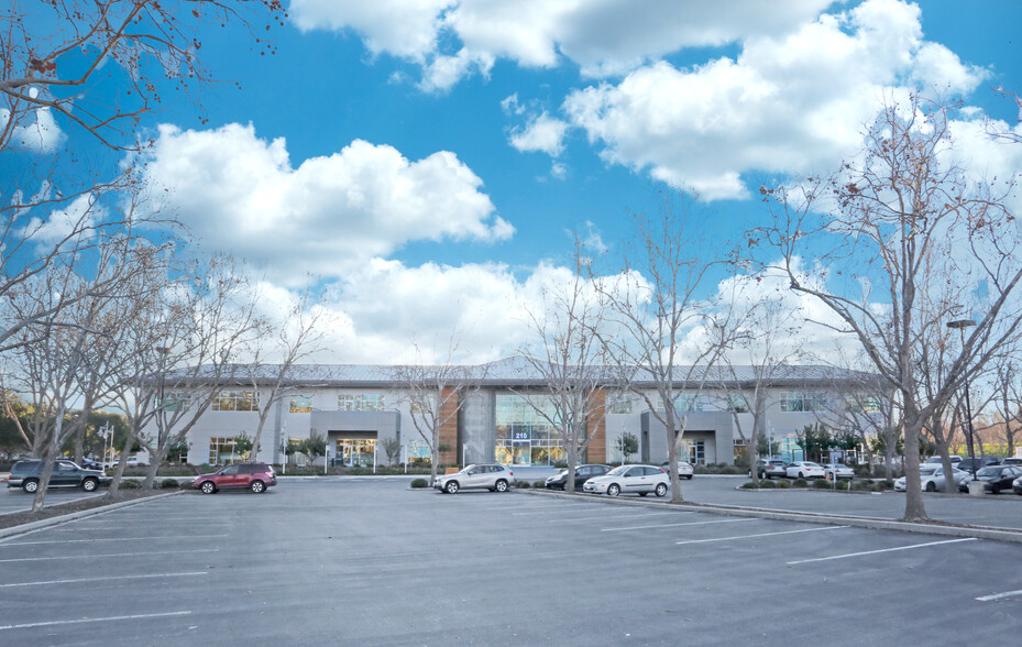 210 W Tasman Dr, San Jose, CA for lease - Building Photo - Image 2 of 8