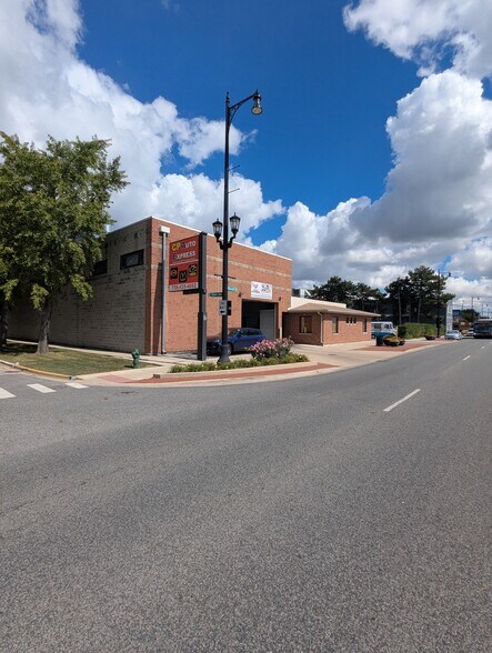 7417 Roosevelt Rd, Forest Park, IL à vendre - Photo du bâtiment - Image 1 de 12