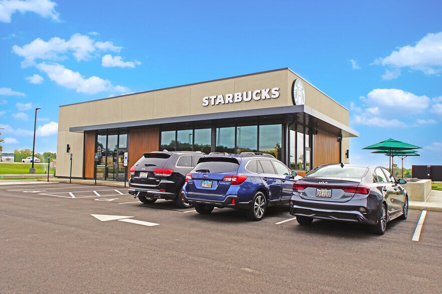 117 N Point Dr, Mount Orab, OH à vendre - Photo du bâtiment - Image 2 de 6