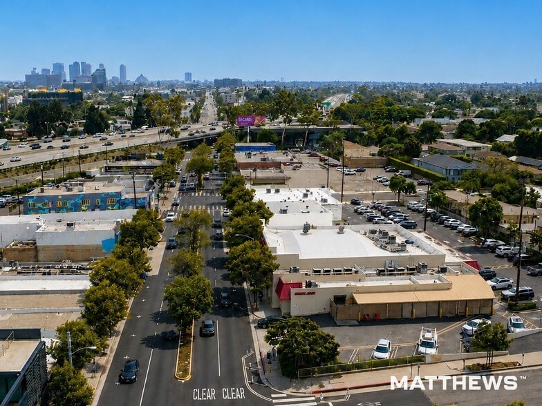 3230-3250 Pico Blvd, Santa Monica, CA for lease - Building Photo - Image 3 of 4