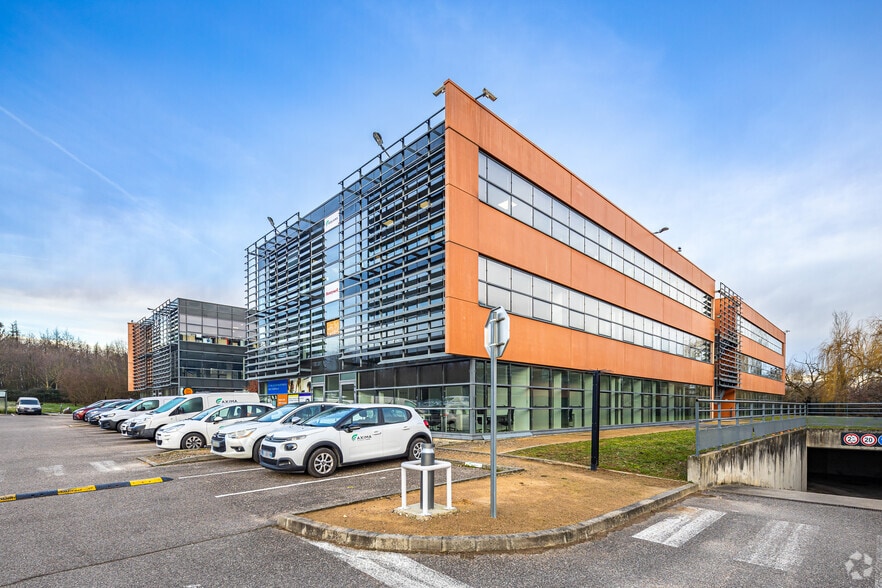 Bureau dans Saint-Priest à louer - Photo du bâtiment - Image 2 de 2