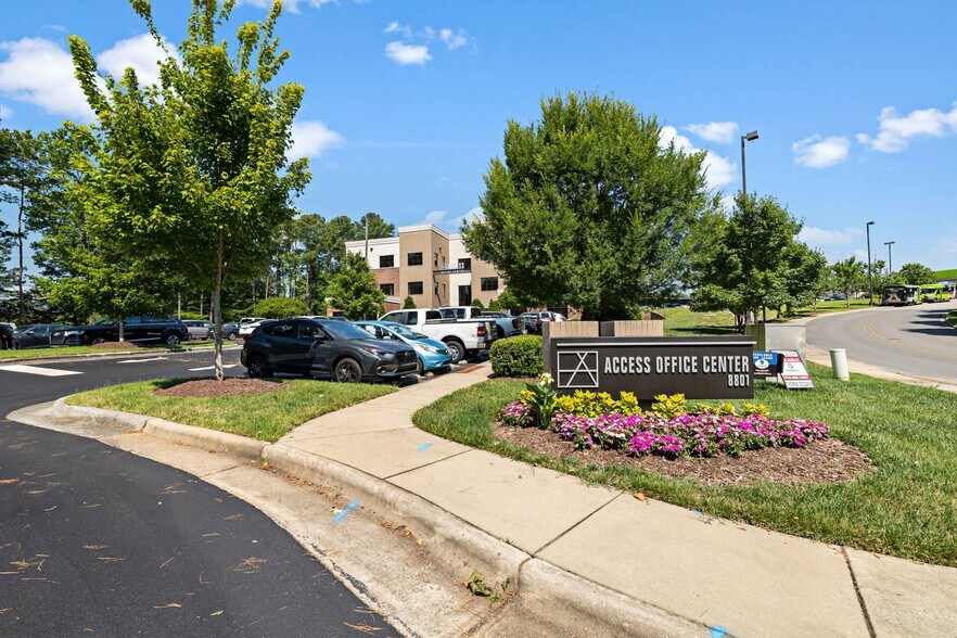 8801 Fast Park Dr, Raleigh, NC à louer - Photo du bâtiment - Image 2 de 10