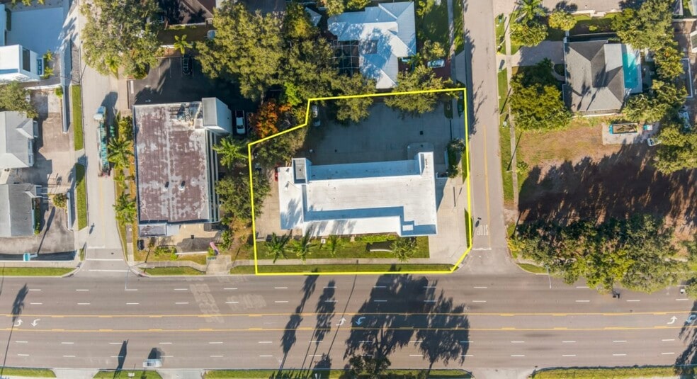 2426 S Tamiami Trl, Sarasota, FL à vendre - Photo du bâtiment - Image 2 de 12