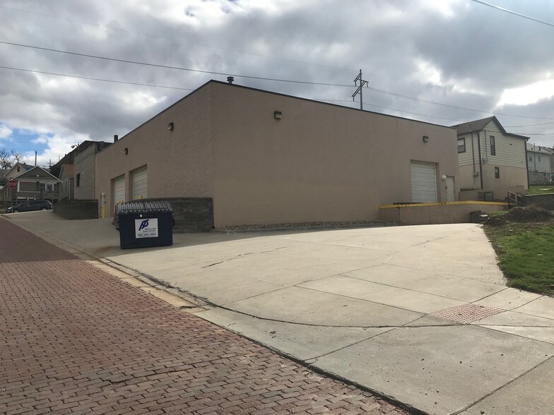 802 Pierce St, Omaha, NE à vendre - Photo du bâtiment - Image 2 de 35