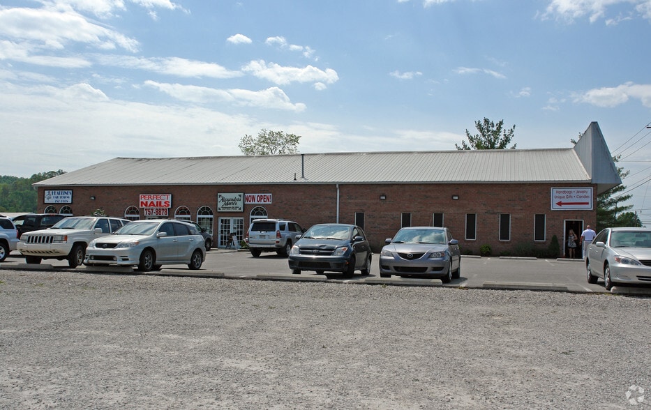 3657 Teays Valley Rd, Hurricane, WV for lease - Building Photo - Image 1 of 11