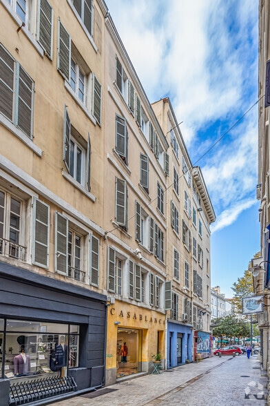 Retail in Marseille for lease - Primary Photo - Image 1 of 1
