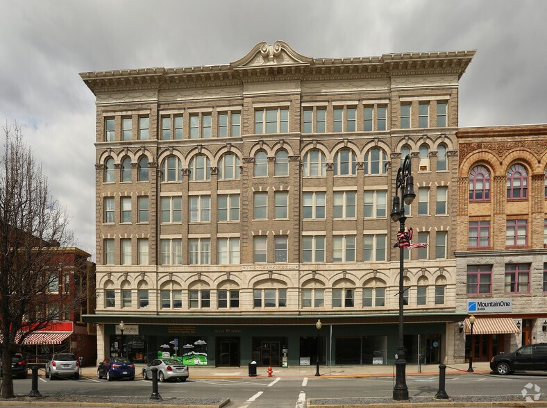 81 Main St, North Adams, MA à louer - Photo du bâtiment - Image 3 de 3